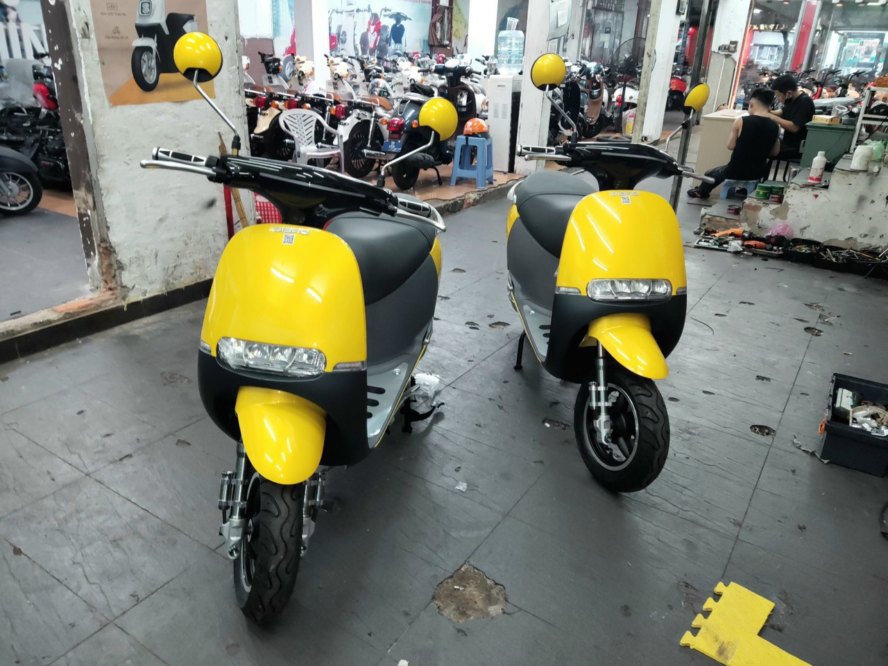xe máy điện màu vàng Dibao GOGO